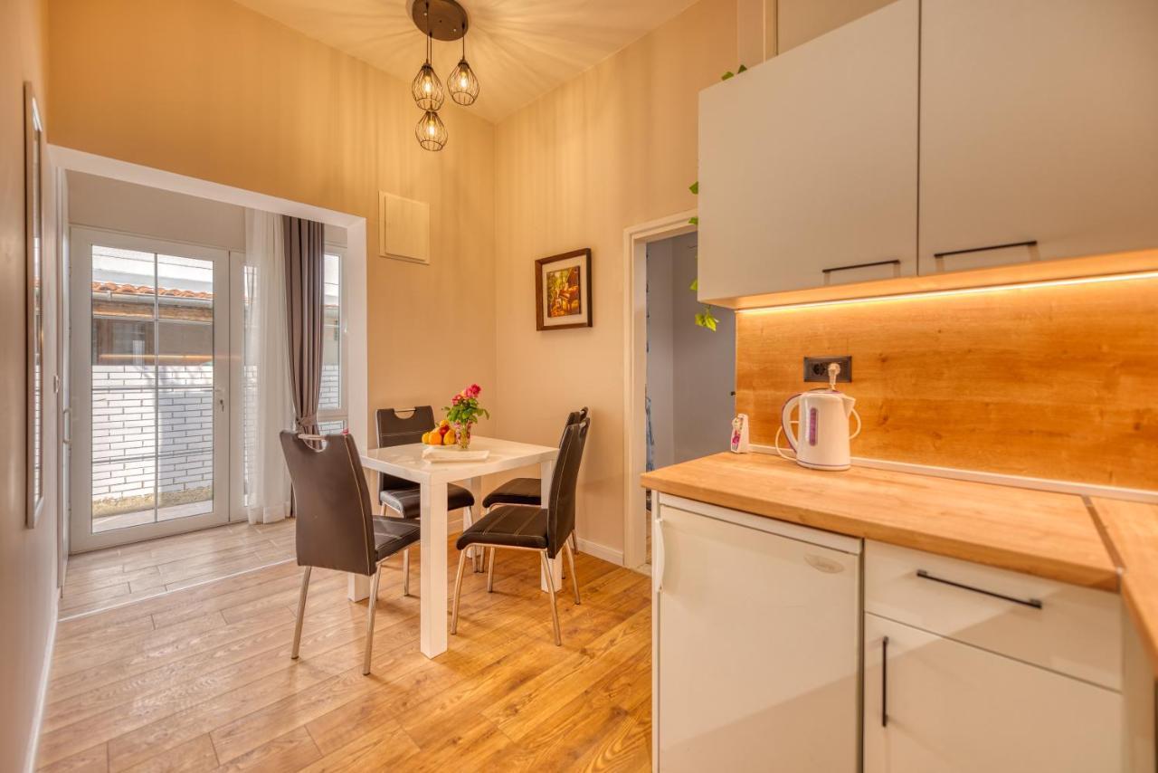 Apartments Vujosevic Tivat Ngoại thất bức ảnh