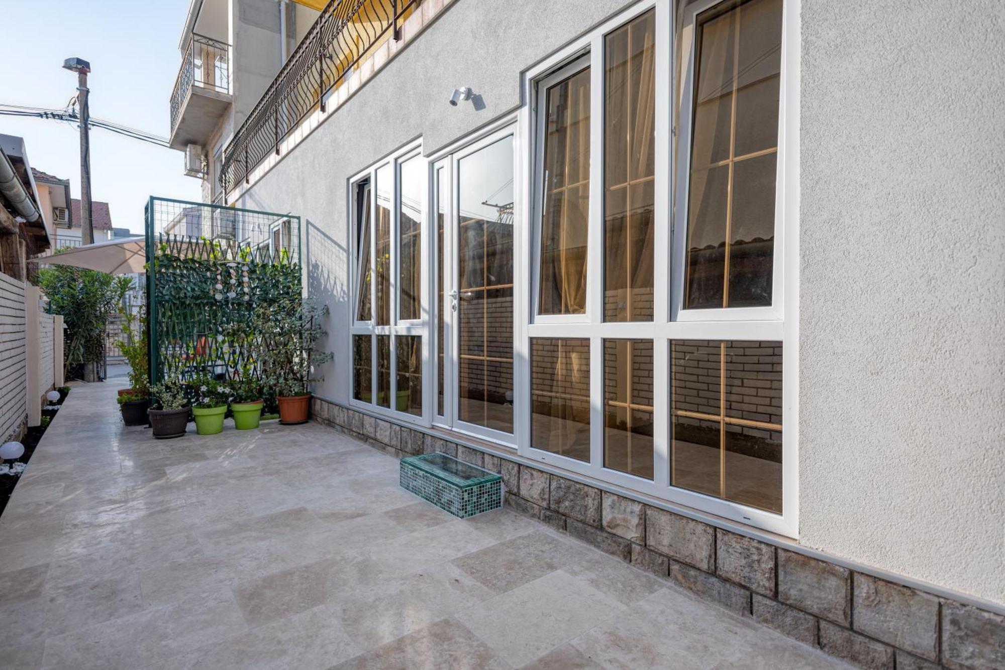 Apartments Vujosevic Tivat Ngoại thất bức ảnh
