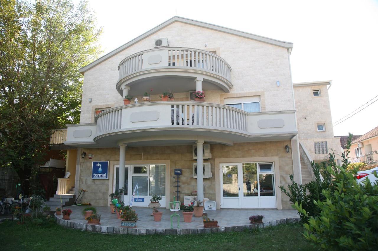 Apartments Vujosevic Tivat Ngoại thất bức ảnh